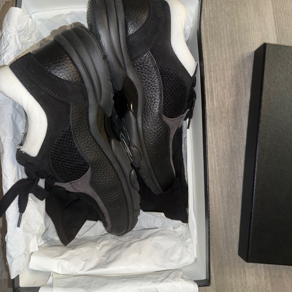 Chanel black and white sneakers - Picture 3 of 8